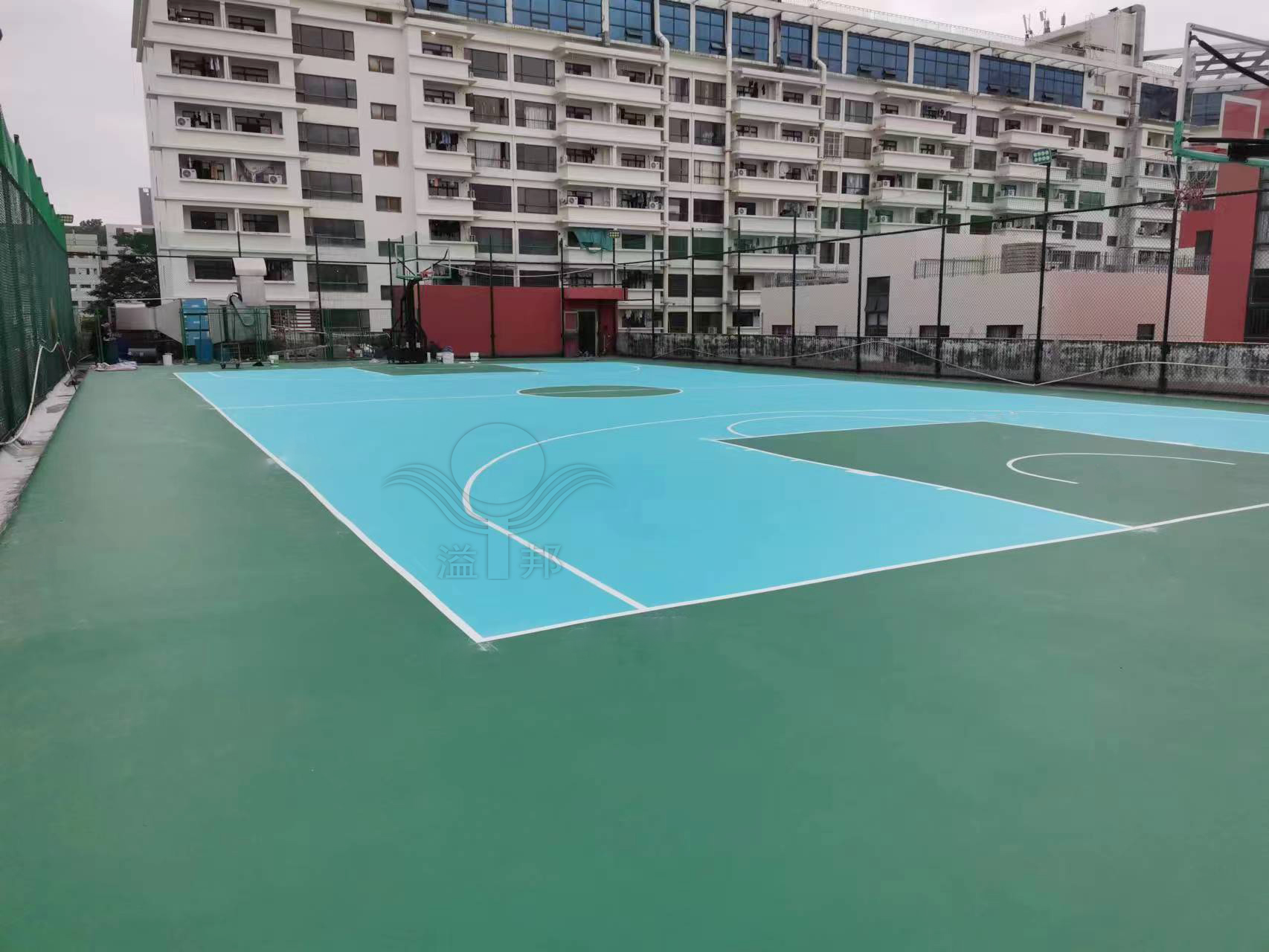 建一個(gè)籃球場需要多少錢？哪個(gè)籃球場建設(shè)廠家最劃算？
