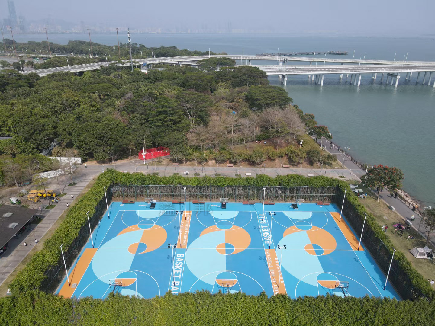 建一個(gè)籃球場需要多少錢，選擇什么材質(zhì)，2023溢邦體育給您透徹回答
