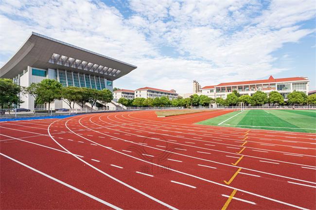 全塑型SPU跑道：匠心打造，高標準嚴要求的運動傳奇