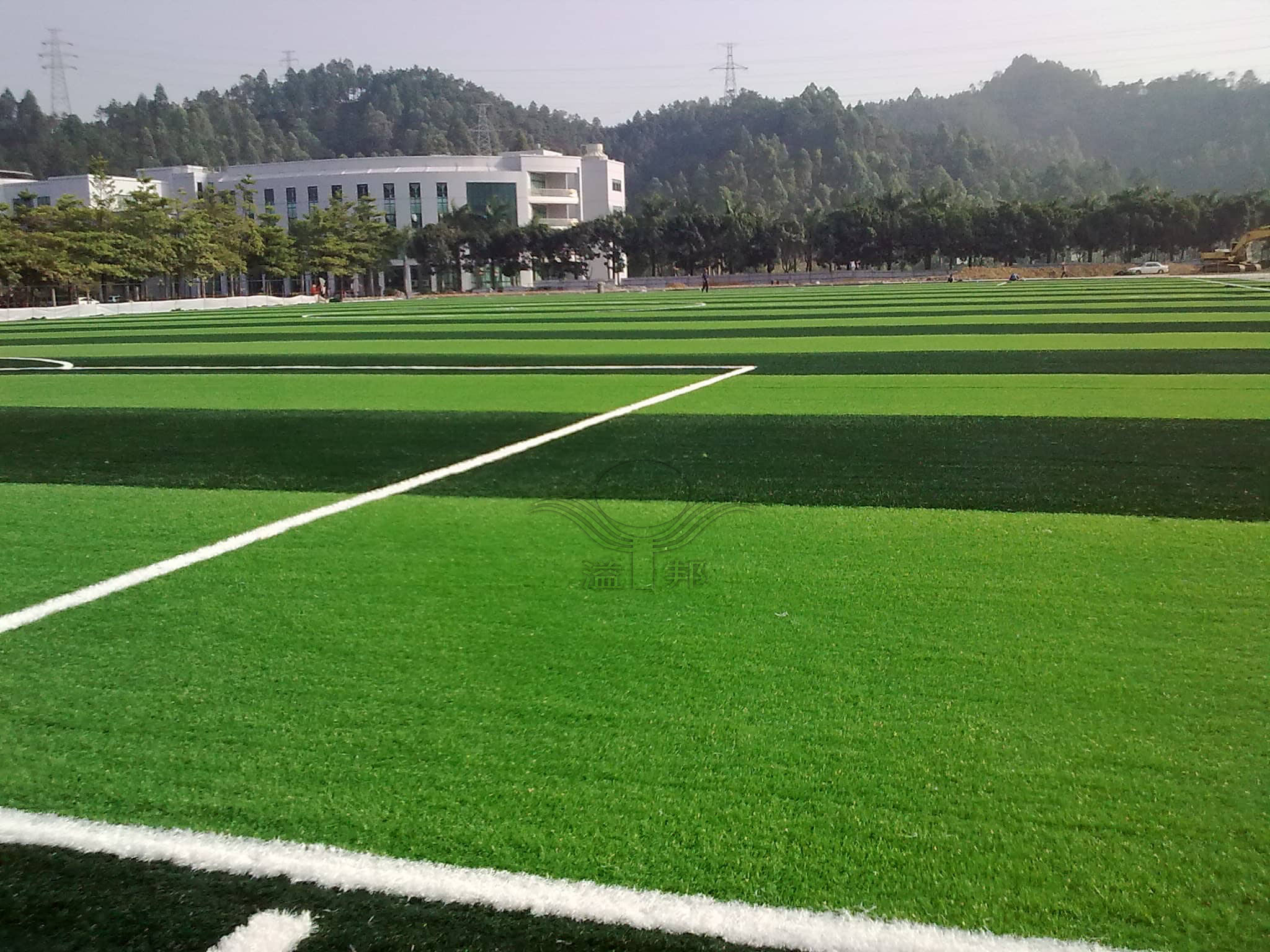 如何降低足球場(chǎng)的成本